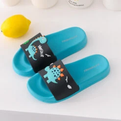 Slipper Latschen Für Kinder Mit Süßen Dino Motiv -Dinosaurier-Spielzeug product image 1590000981