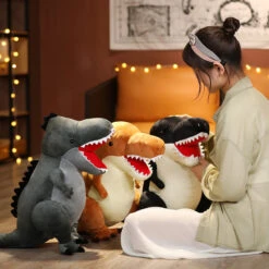 Witzige Dino Kuscheltiere Im Comic Cartoon Look: Langhals Dino, T-Rex Oder Triceratops -Dinosaurier-Spielzeug product image 1781743489