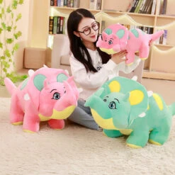 Freundliches Triceratops Dinosaurier Plüsch XXL Kuscheltier (ca. 55cm Oder 95cm) -Dinosaurier-Spielzeug product image 2009095467
